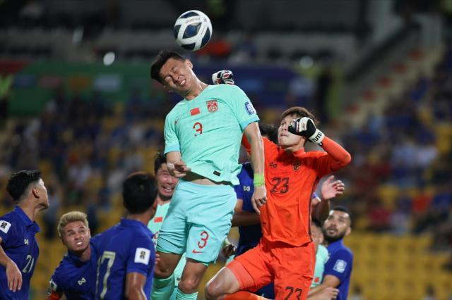 黄金甲体育官方网站-专访蒋圣龙：个人世预赛第1战打60分 遗憾错失破门