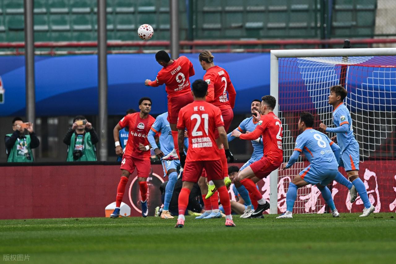 黄金甲体育官网-辽宁铁人后，又一争冠队倒下，球迷：不愧是河南队，专治各种不服